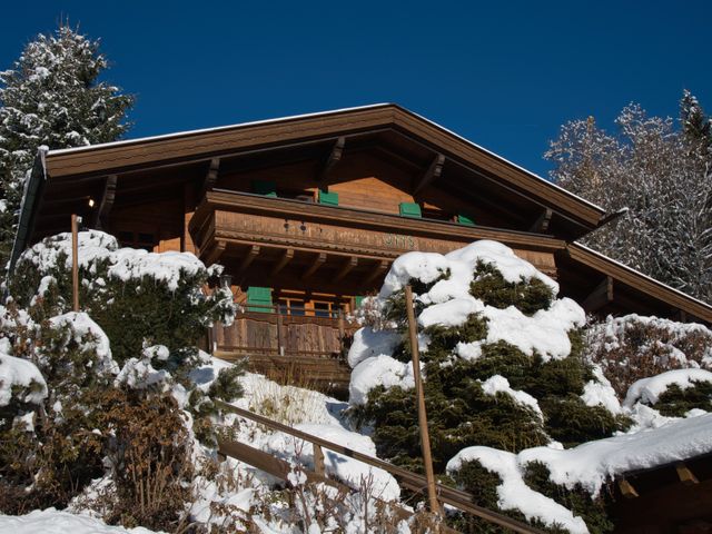 Außenansicht des Chalets im Schnee